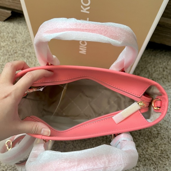 ❌SOLD❌ NWT Michael Kors Jet Set Travel Bag - Picture 7 of 8